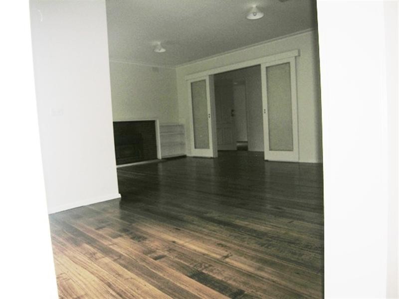 27 Ballantyne Crescent, Kilsyth VIC 3137