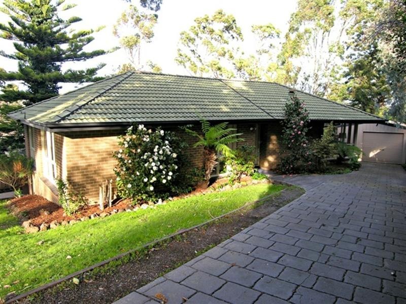 32 Lansell Road, Mooroolbark VIC 3138