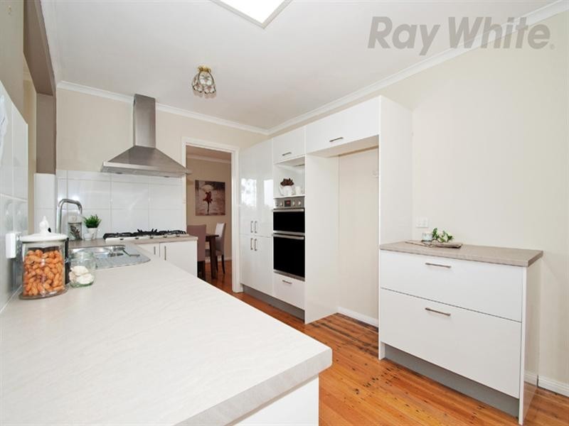 32 Lansell Road, Mooroolbark VIC 3138