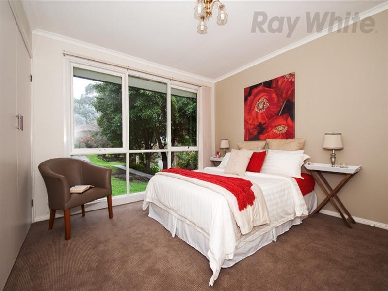 32 Lansell Road, Mooroolbark VIC 3138