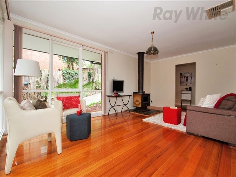 32 Lansell Road, Mooroolbark VIC 3138