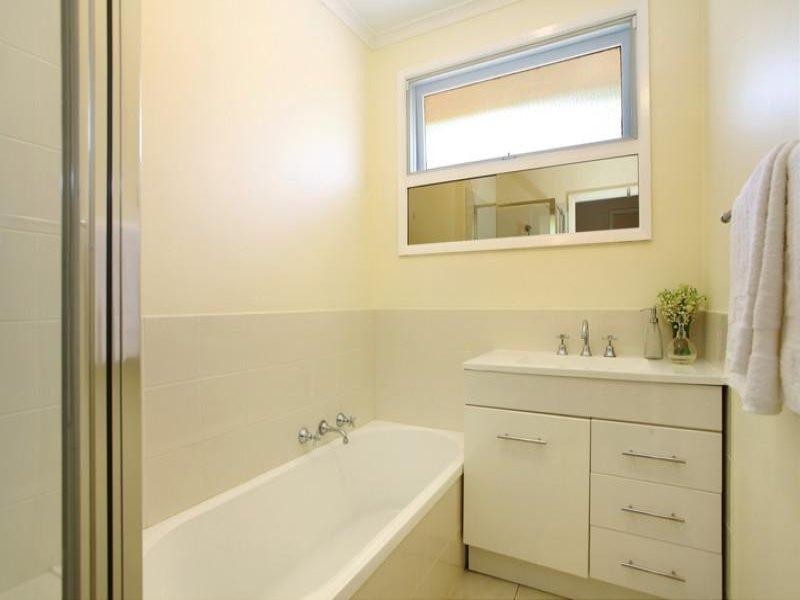 5 LESLIE Grove, Ringwood North VIC 3134