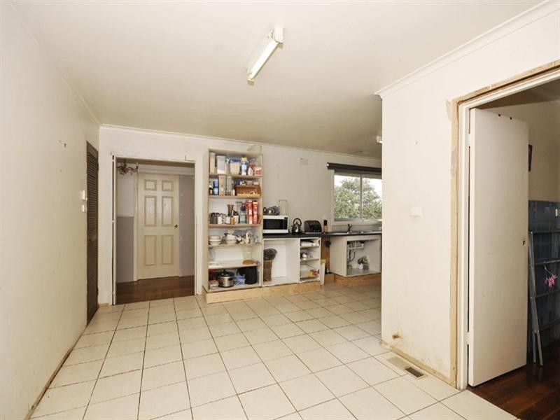 14 Shirley Street, Mooroolbark VIC 3138