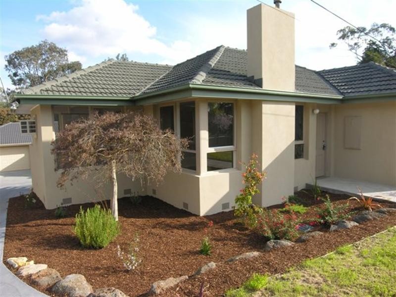9 Macmillan Street, Mooroolbark VIC 3138