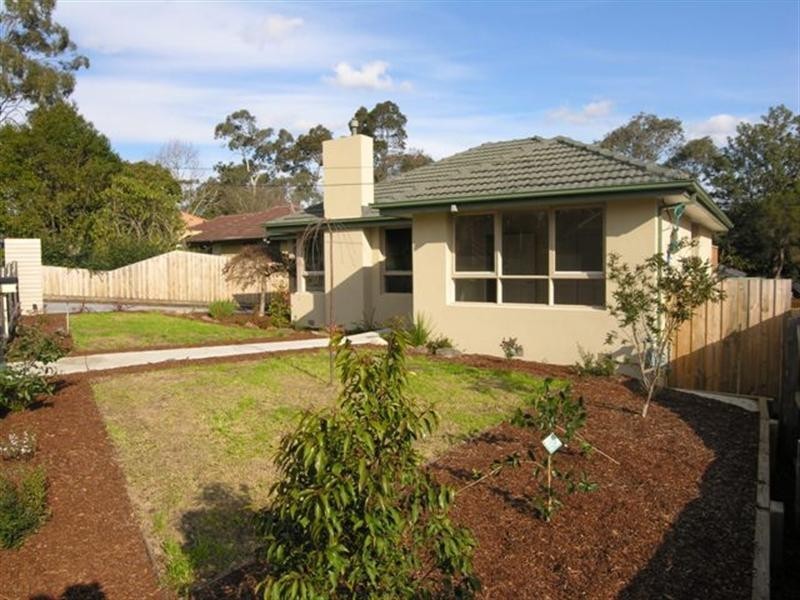 9 Macmillan Street, Mooroolbark VIC 3138
