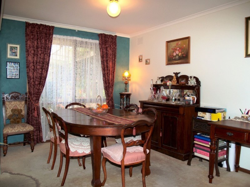 18 Sugarloaf Drive, Chirnside Park VIC 3116