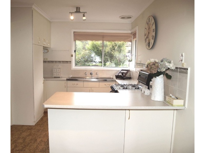 26 Russell Avenue, Mooroolbark VIC 3138