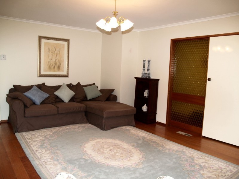 26 Russell Avenue, Mooroolbark VIC 3138