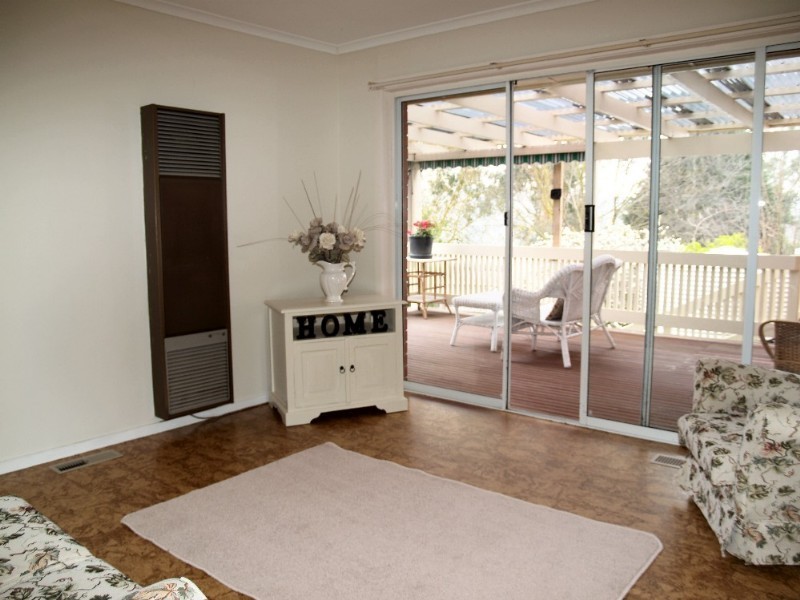26 Russell Avenue, Mooroolbark VIC 3138