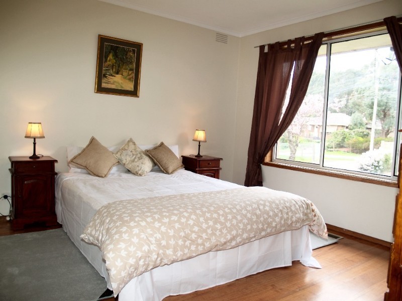26 Russell Avenue, Mooroolbark VIC 3138