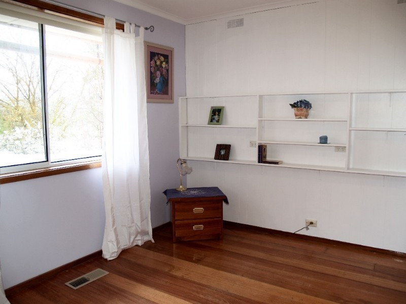 26 Russell Avenue, Mooroolbark VIC 3138