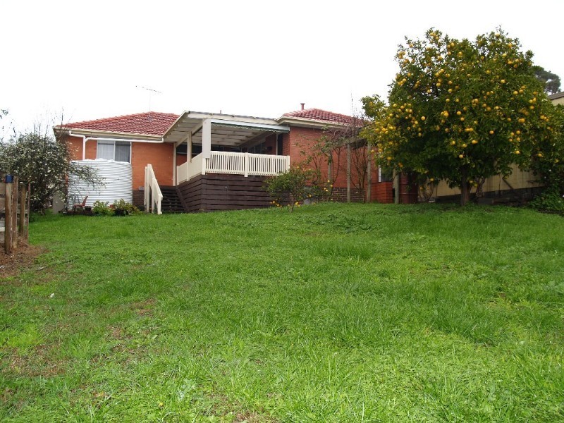26 Russell Avenue, Mooroolbark VIC 3138