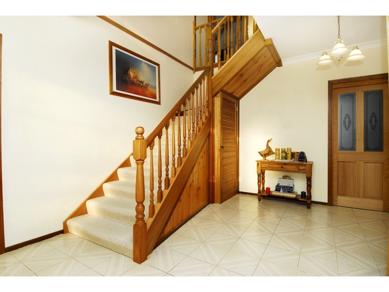 7 Greenbank Drive, Mooroolbark VIC 3138