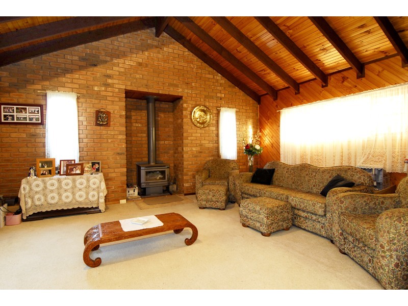 7 Greenbank Drive, Mooroolbark VIC 3138