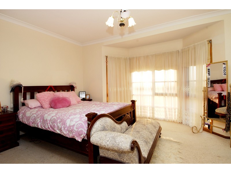 7 Greenbank Drive, Mooroolbark VIC 3138