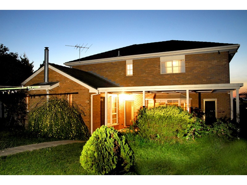 7 Greenbank Drive, Mooroolbark VIC 3138