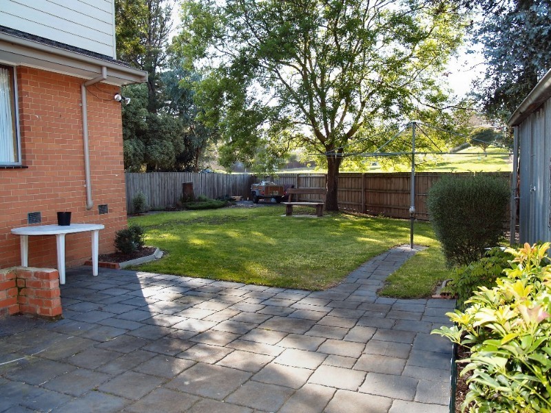 21 Croydondale Drive, Mooroolbark VIC 3138