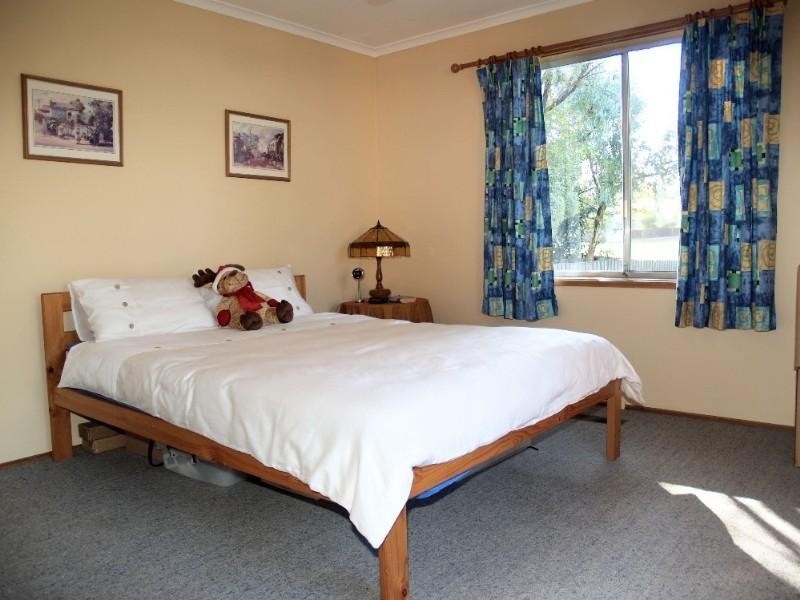 21 Croydondale Drive, Mooroolbark VIC 3138