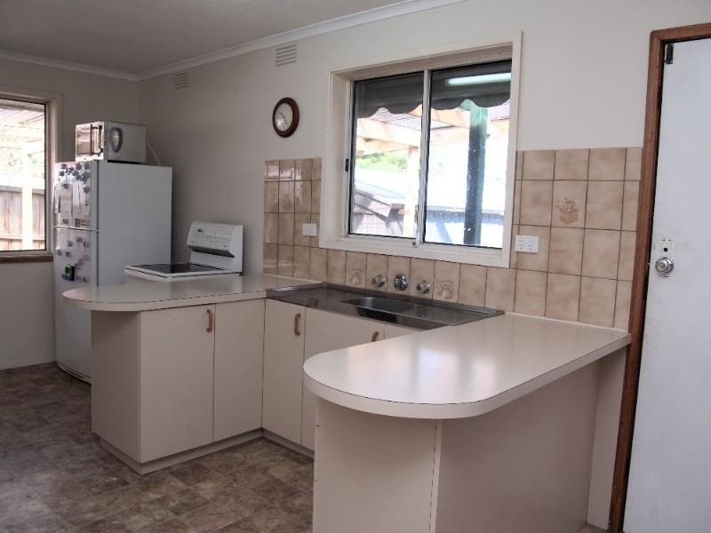 22 Russell Avenue, Mooroolbark VIC 3138