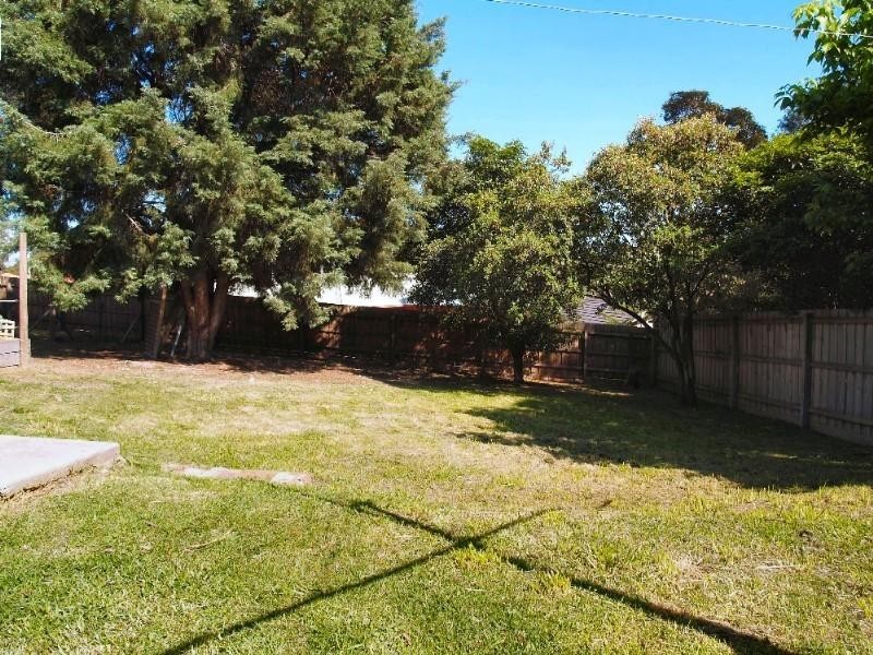 22 Russell Avenue, Mooroolbark VIC 3138