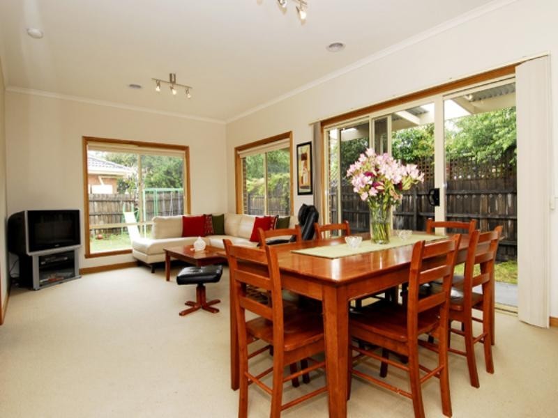 6 Longfellow Avenue, Mooroolbark VIC 3138