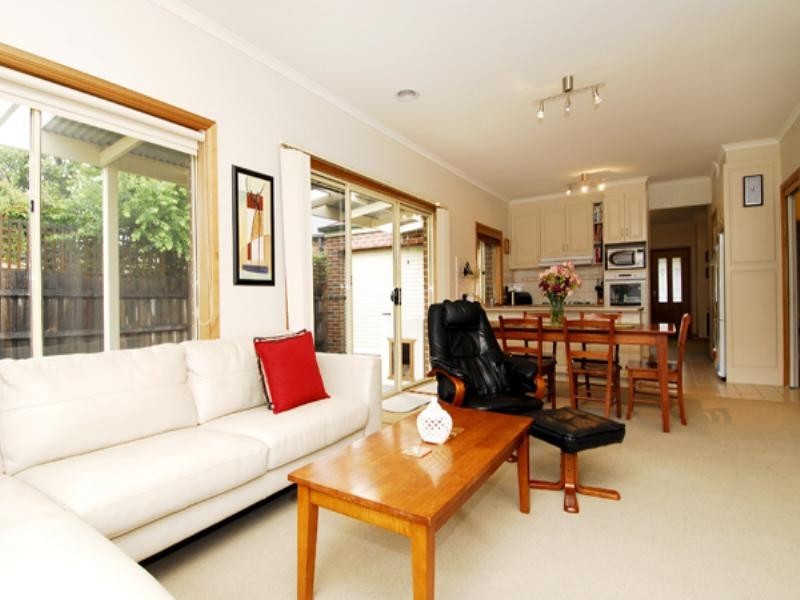 6 Longfellow Avenue, Mooroolbark VIC 3138