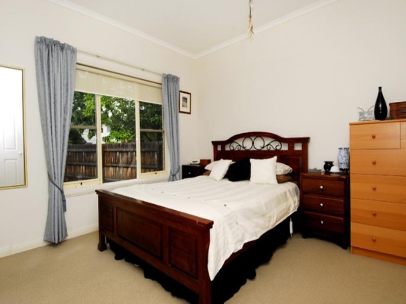 6 Longfellow Avenue, Mooroolbark VIC 3138