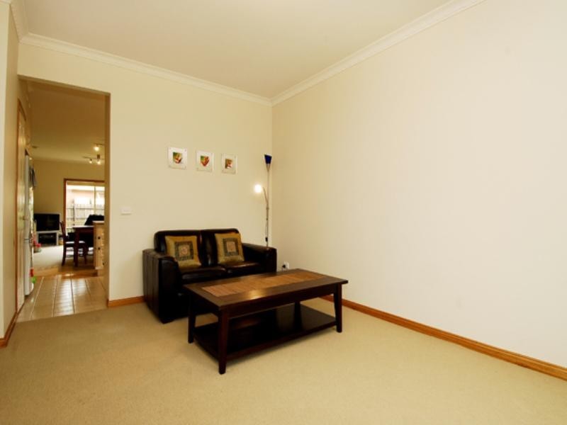 6 Longfellow Avenue, Mooroolbark VIC 3138