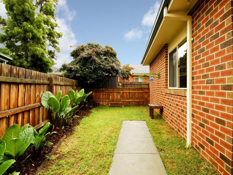 6 Longfellow Avenue, Mooroolbark VIC 3138