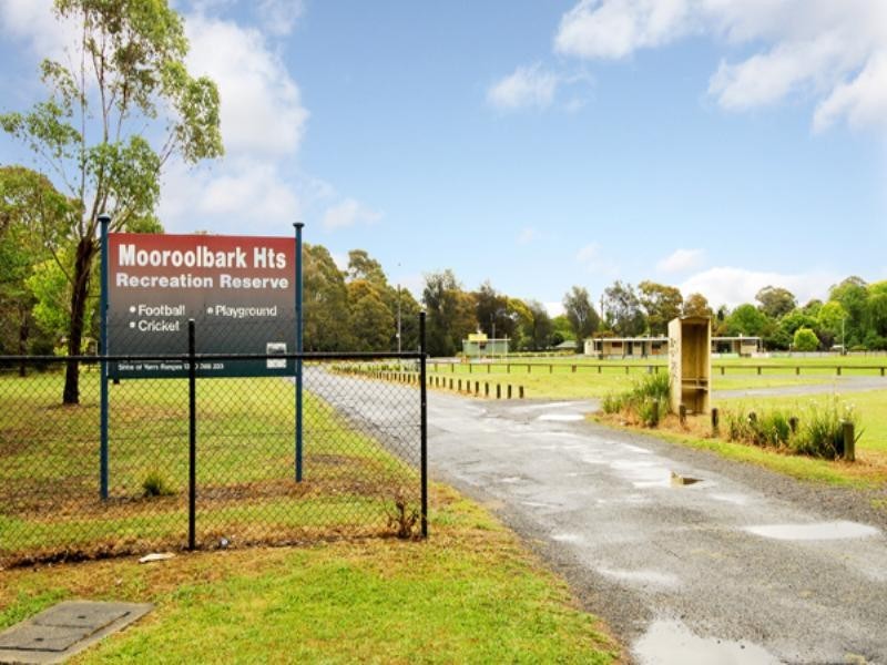 6 Longfellow Avenue, Mooroolbark VIC 3138
