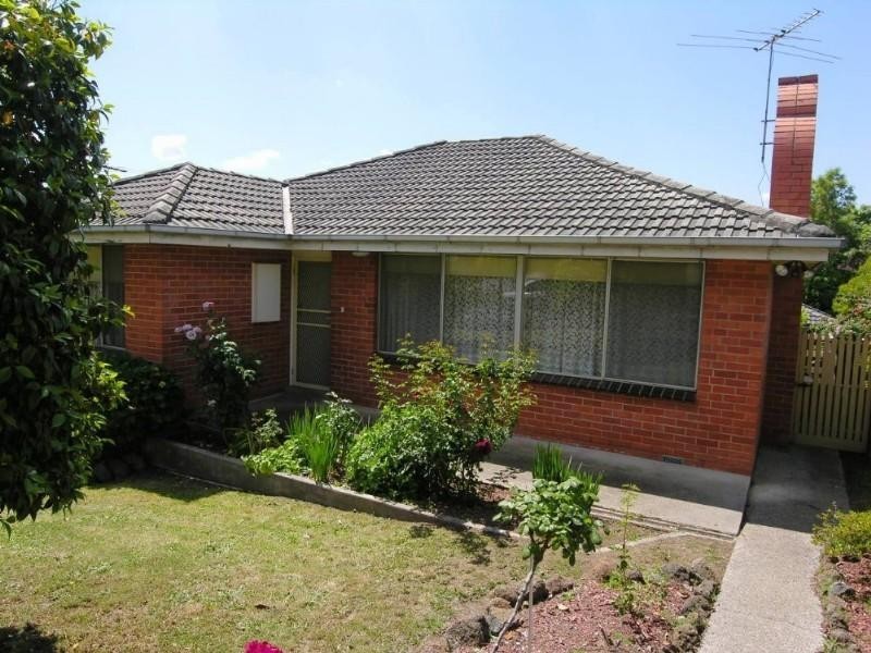 2 Neville Street, Mooroolbark VIC 3138