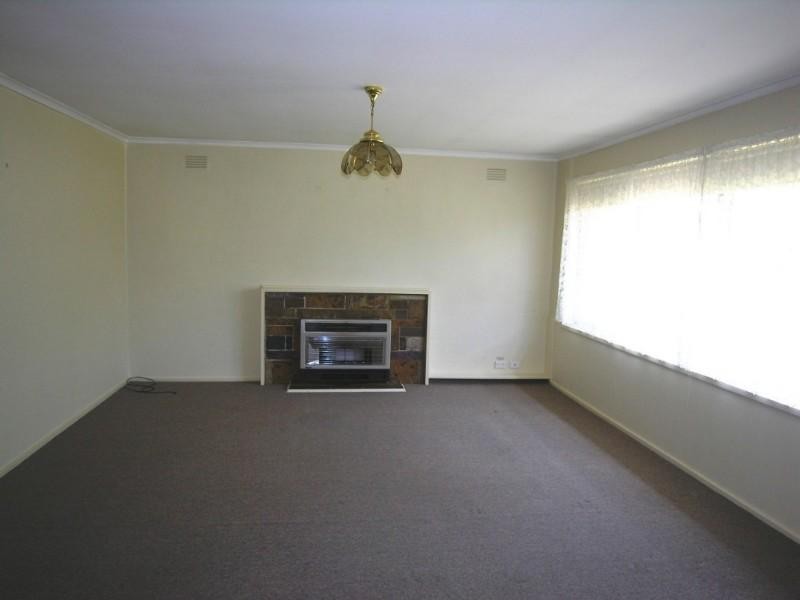 2 Neville Street, Mooroolbark VIC 3138