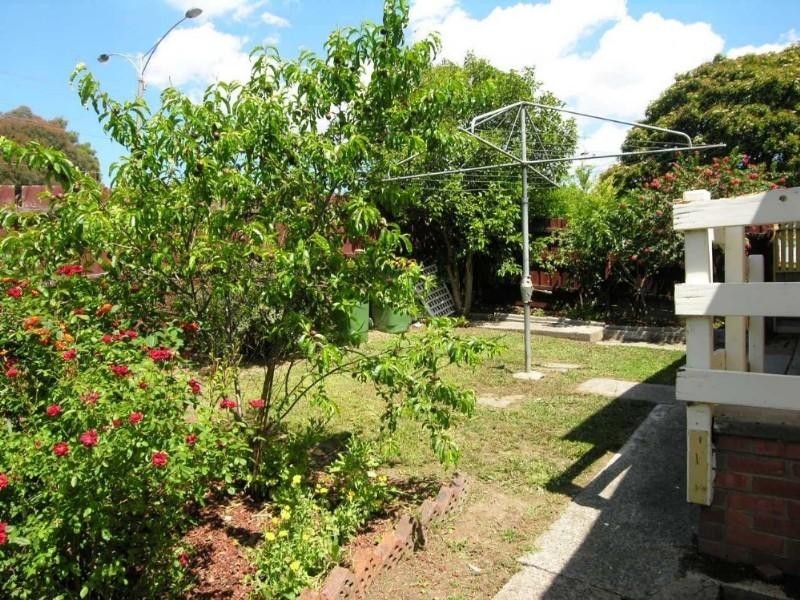 2 Neville Street, Mooroolbark VIC 3138