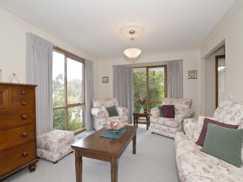 10 Glenview Court, Croydon North VIC 3136