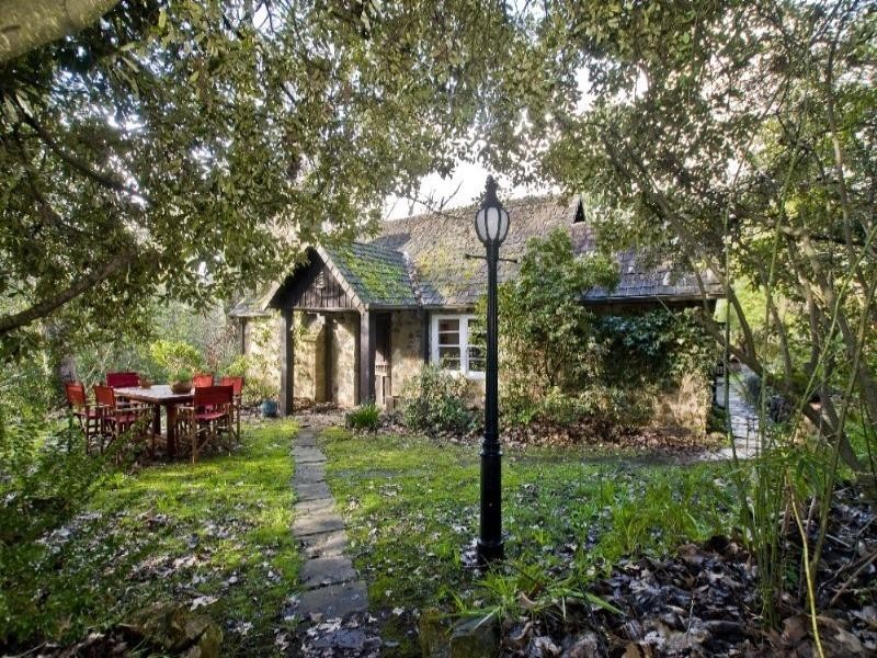 9 Bickleigh Vale Road, Mooroolbark VIC 3138