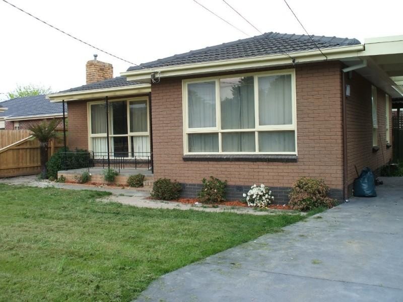 8 Wordsworth Street, Mooroolbark VIC 3138
