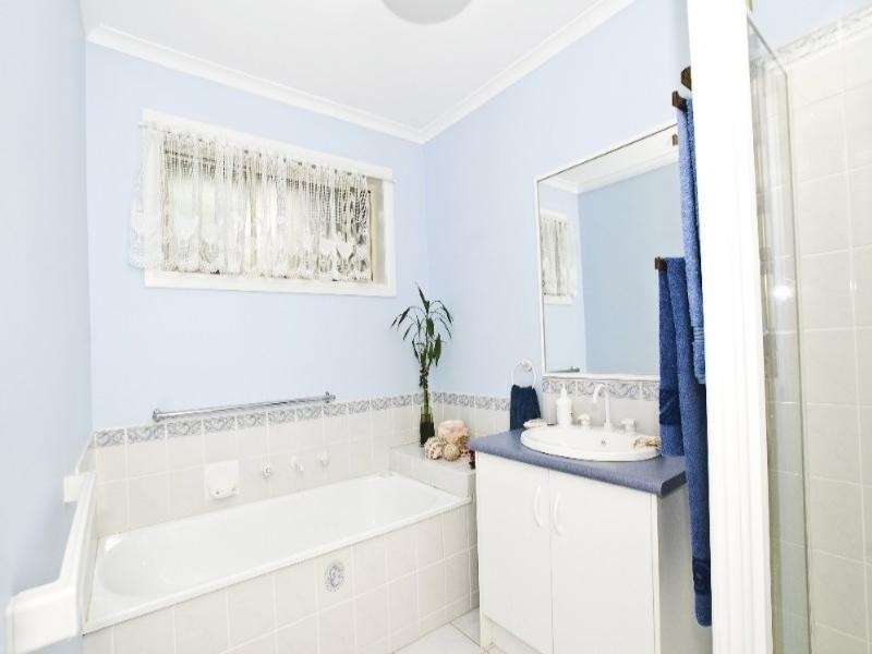 24 Whernside Court, Mooroolbark VIC 3138