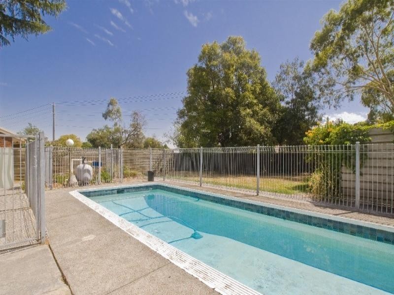 1/17-19 Ervin Road, Kilsyth VIC 3137