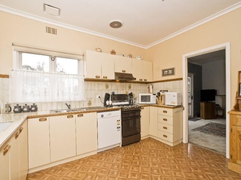 348 Warburton Highway, Wandin North VIC 3139