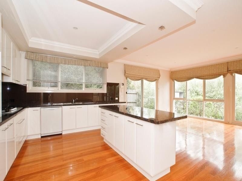 32 Valley Park Drive, Mooroolbark VIC 3138