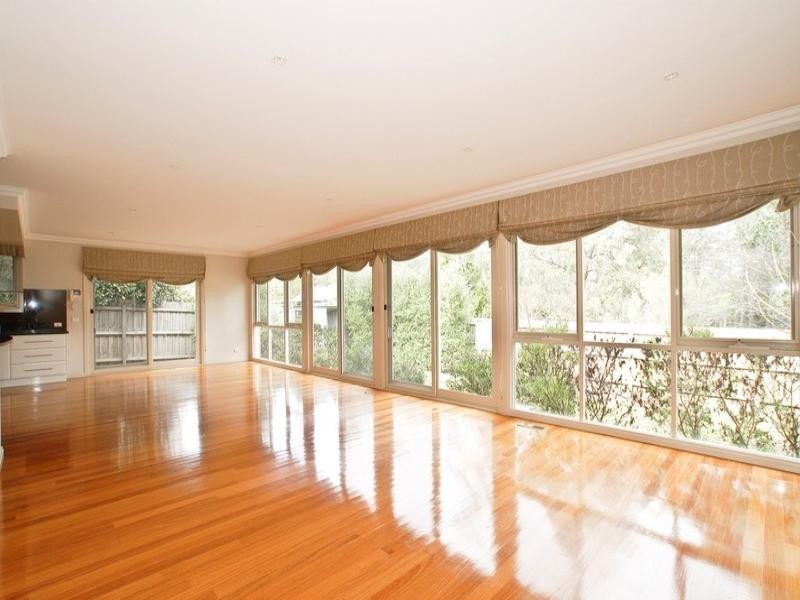 32 Valley Park Drive, Mooroolbark VIC 3138