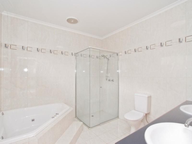 32 Valley Park Drive, Mooroolbark VIC 3138
