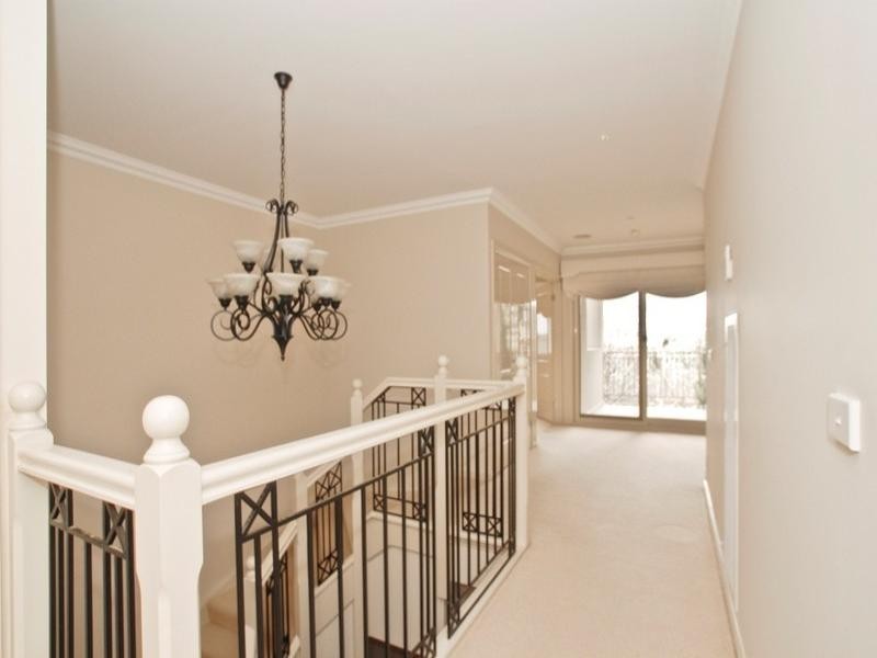 32 Valley Park Drive, Mooroolbark VIC 3138