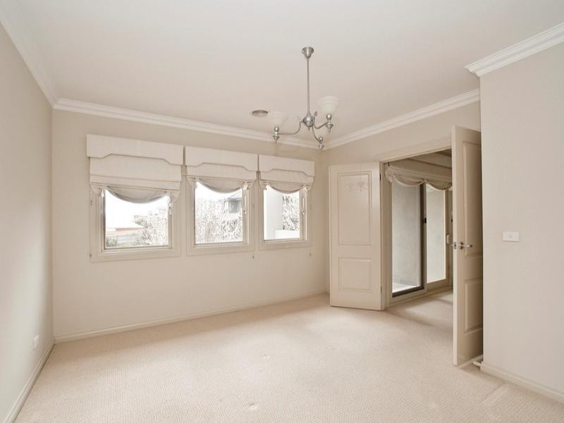 32 Valley Park Drive, Mooroolbark VIC 3138