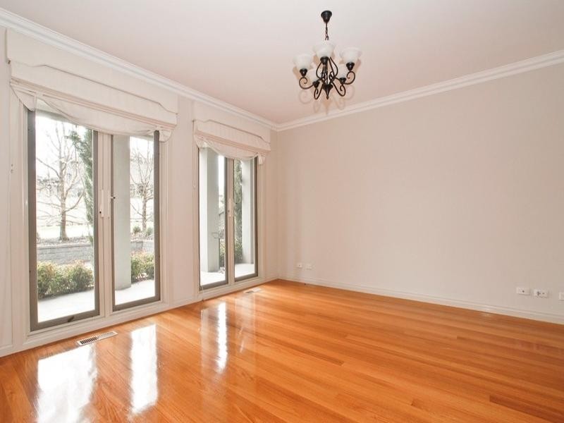 32 Valley Park Drive, Mooroolbark VIC 3138