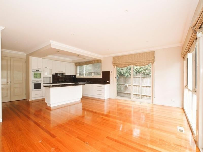 32 Valley Park Drive, Mooroolbark VIC 3138