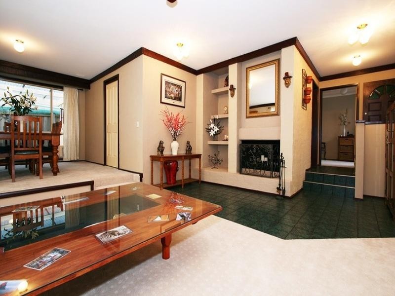 18 Batterbee Drive, Mooroolbark VIC 3138