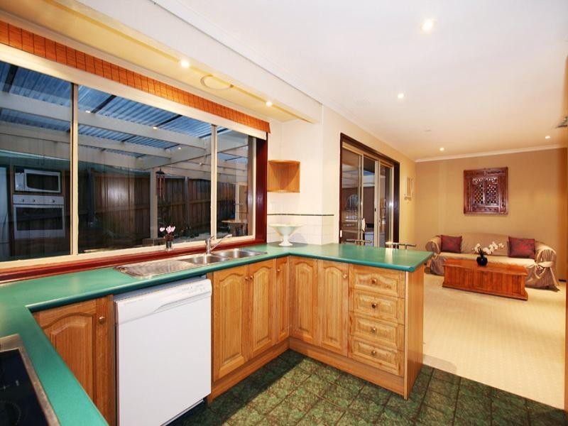 18 Batterbee Drive, Mooroolbark VIC 3138