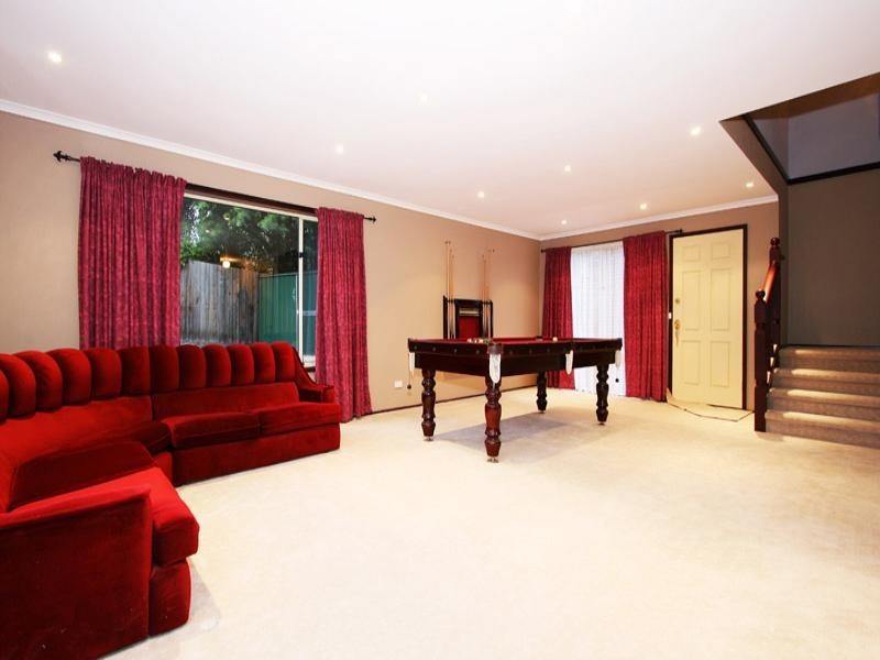 18 Batterbee Drive, Mooroolbark VIC 3138