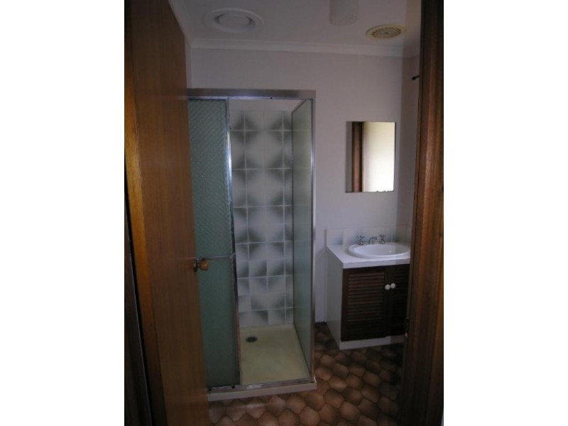 33 Churchill Drive, Mooroolbark VIC 3138